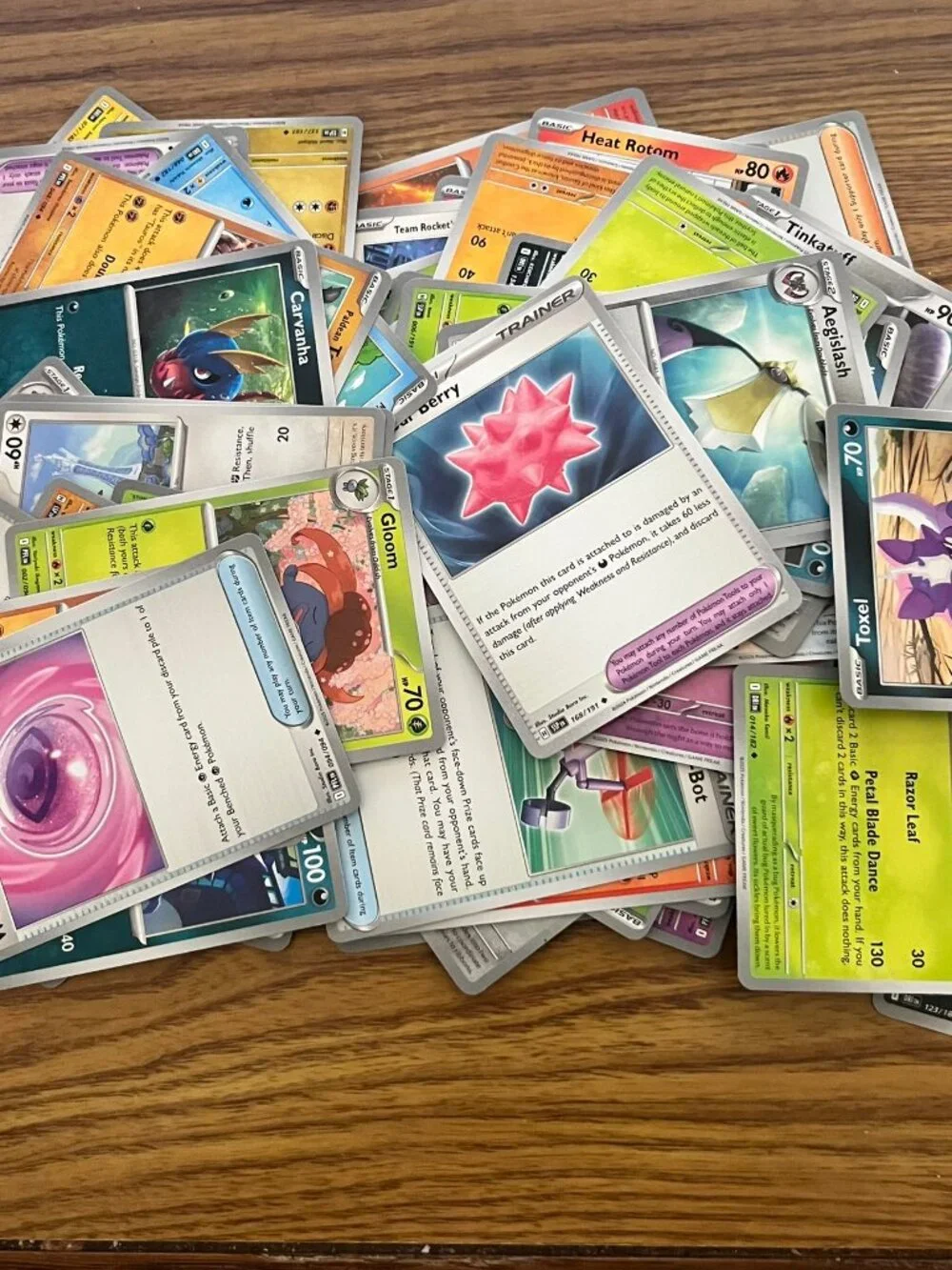 Pokemon-lot of random 100 near mint cards-no duplicates